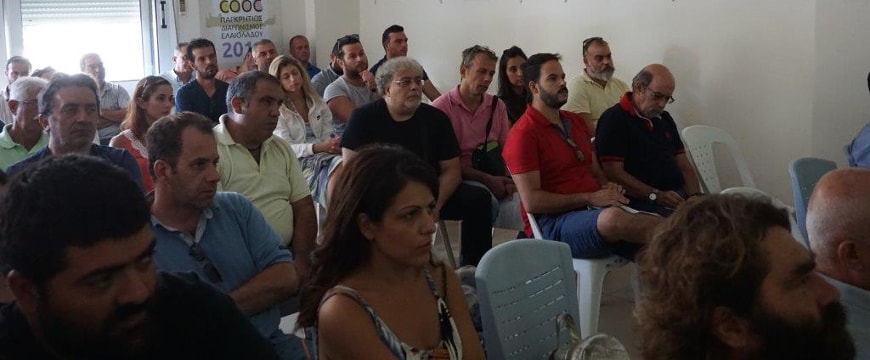 Seminar participants listening in the audience