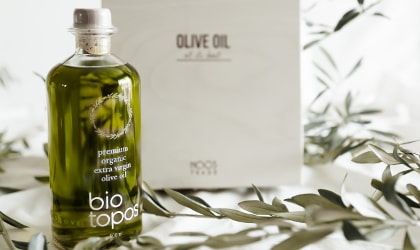 Noos Biotopos olive oil bottle with olive branches and white box