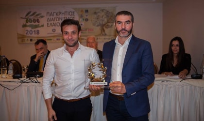 Eftychis Androulakis accepting his gold award from Manolis Chnaris