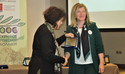 Competition organizer Eleftheria Germanaki (right) accepting a plaque from tasting panel leader Efi Christopoulou