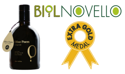 A dark bottle of Olive Poem olive oil on the left, the word Biolnovello on the top right, and an Extra Gold medallion drawing below it